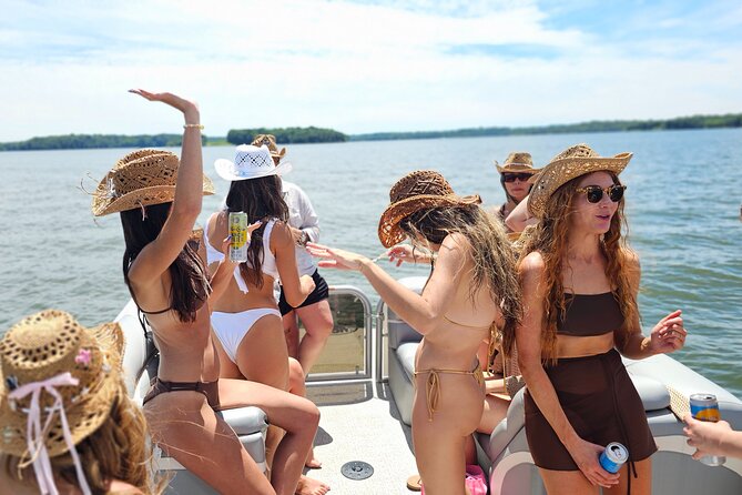 3 Hour 25ft Pontoon Party Boat with Captain up to 12 people - The 25-foot Bentley pontoon and what it means for your group