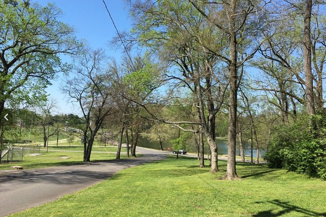 E-bike Rental to Explore Nashville (2 or 4 hours) - The e-bike setup keeps the ride easy
