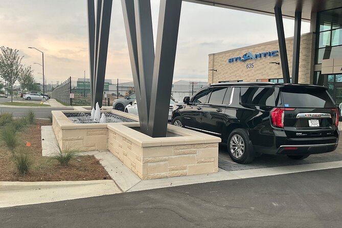 First class limo in Nashville, Tennessee luxury car - Comfort, Privacy, and Group Value