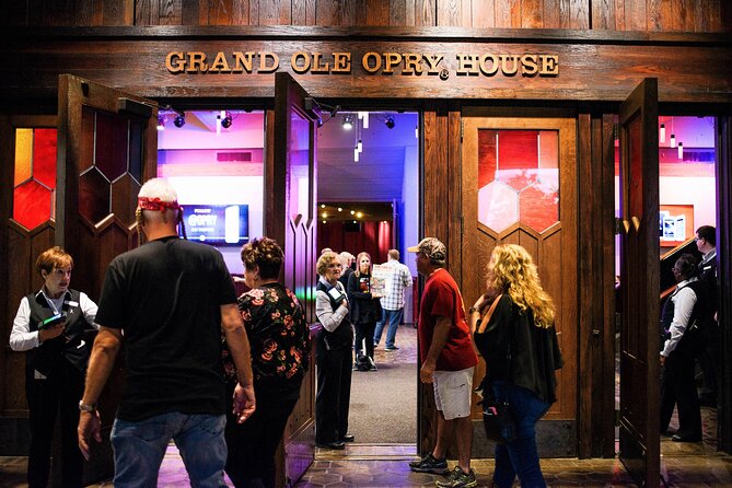 Grand Ole Opry VIP Experience: Admission with Lounge Access and Artist Visit - Meeting an artist before the show