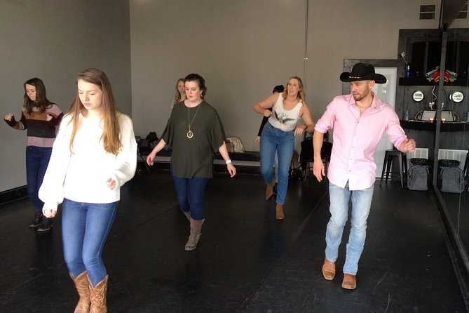 Instructor Led Line Dance Class - The first ten minutes: getting the steps right