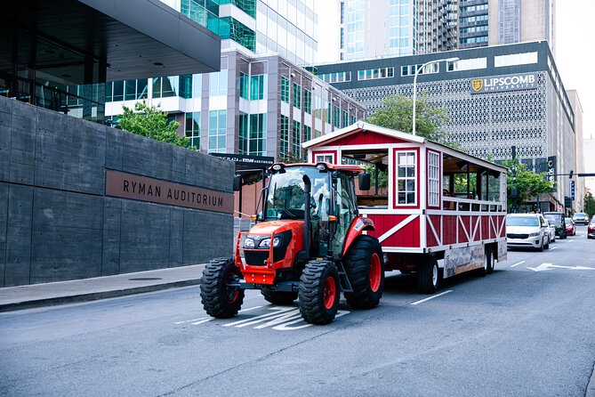 Narrated Sightseeing Tractor Tour of Nashville - A tractor ride that puts Nashville in context