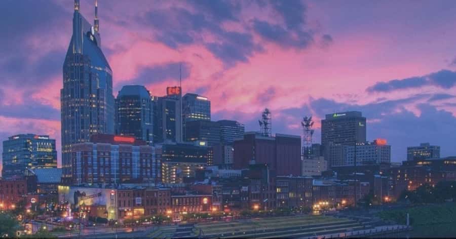 Nashville: 2-hour Trolley Sightseeing Tour by Night - The trolley ride and the guide’s role