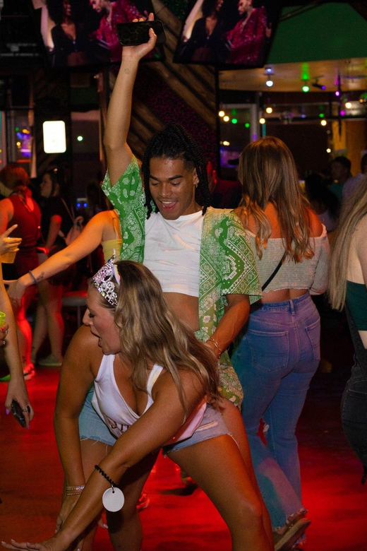 Nashville Bar Crawl: Guided Pub Crawl with Drinks Discounts - Music, views, and the final honky tonk