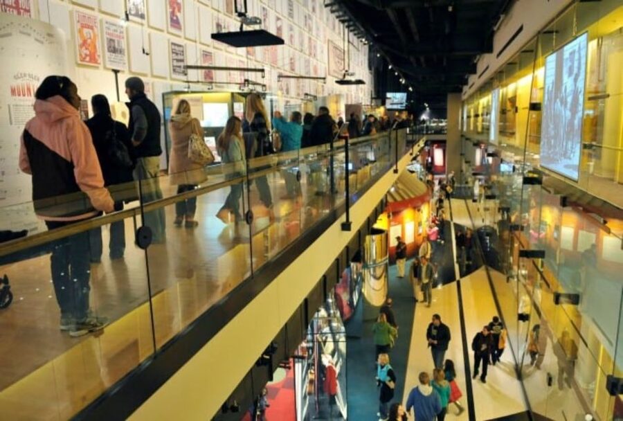 Nashville: Country Music Hall of Fame and Museum - American Currents and the newest country voices