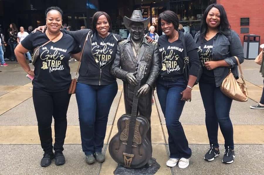 Nashville: Downtown Food, Drink and Sightseeing Walking Tour - A food-first way to meet Nashville