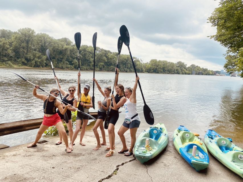 Nashville: Downtown Kayak Rental with Shuttle - The Skyline Appears Near the End