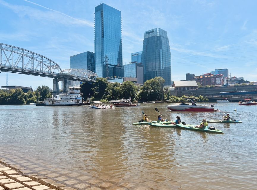 Nashville: Downtown Kayak Rental - Getting fitted and learning the basics