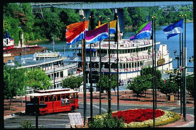 Nashville: General Jackson Showboat Lunch Cruise - A paddlewheel afternoon on the Cumberland River