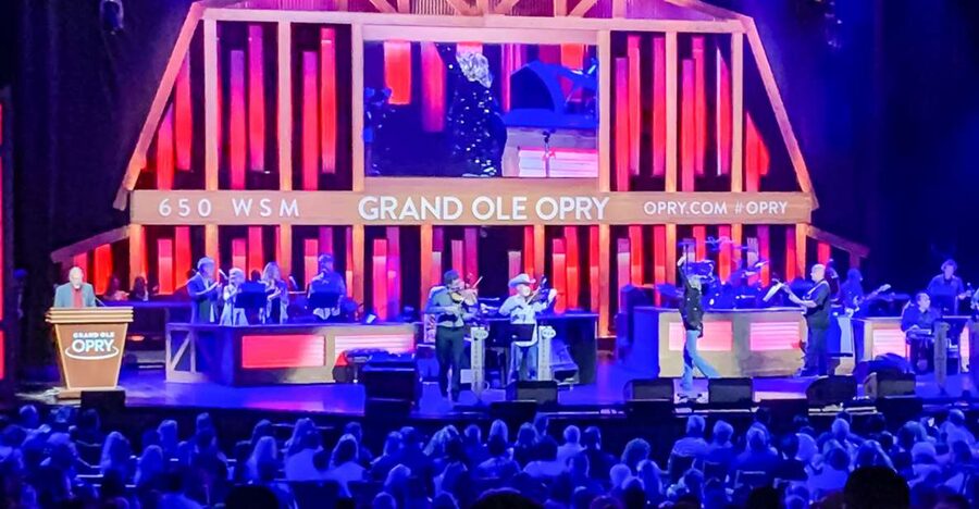 Nashville: Grand Ole Opry Show Ticket - The auditorium, the stage, and the seat you choose