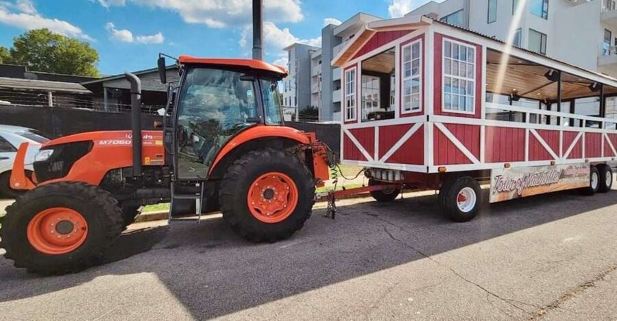 Nashville: Guided Hayride Tractor Ride and Sightseeing Tour - Key points at a glance