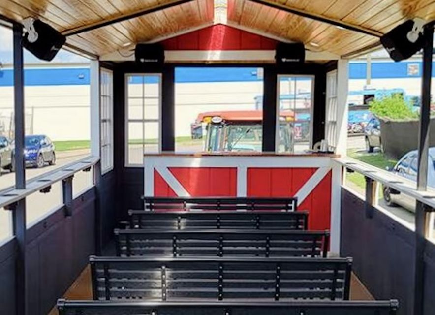 Nashville: Guided Hayride Tractor Ride and Sightseeing Tour - Nashville sightseeing from a bright red tractor
