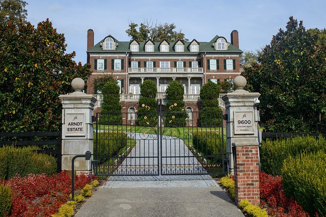 Nashville "Homes Of The Stars" Narrated Bus Tour with 30+ Celebrity Homes - Why the guide can make or break the two hours
