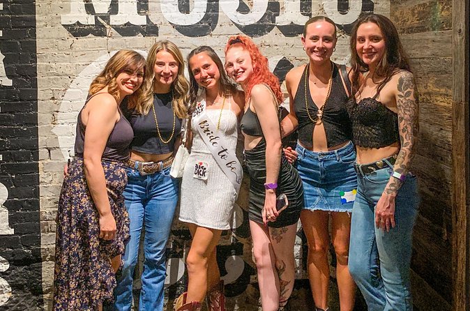 Nashville Live Music Bar Crawl with Local Venues & Drink Specials - What the guides add to the night