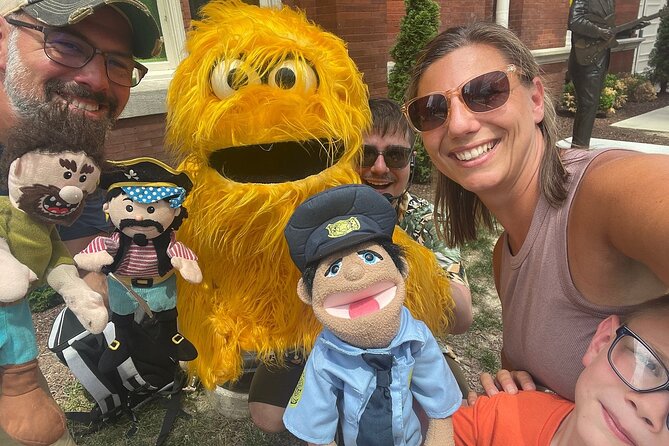 Nashville Puppet and Sightseeing Tour - Meeting Joshua and Cornbread at Legislative Plaza