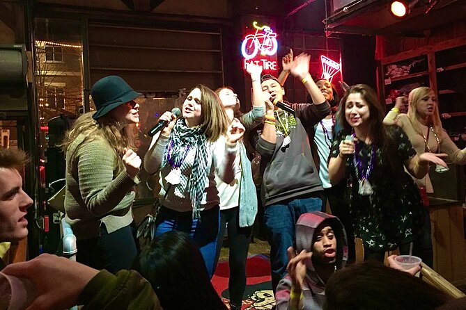 Nashville's Annual New Year's Eve Pub Crawl - Guides keep a large event from feeling scattered