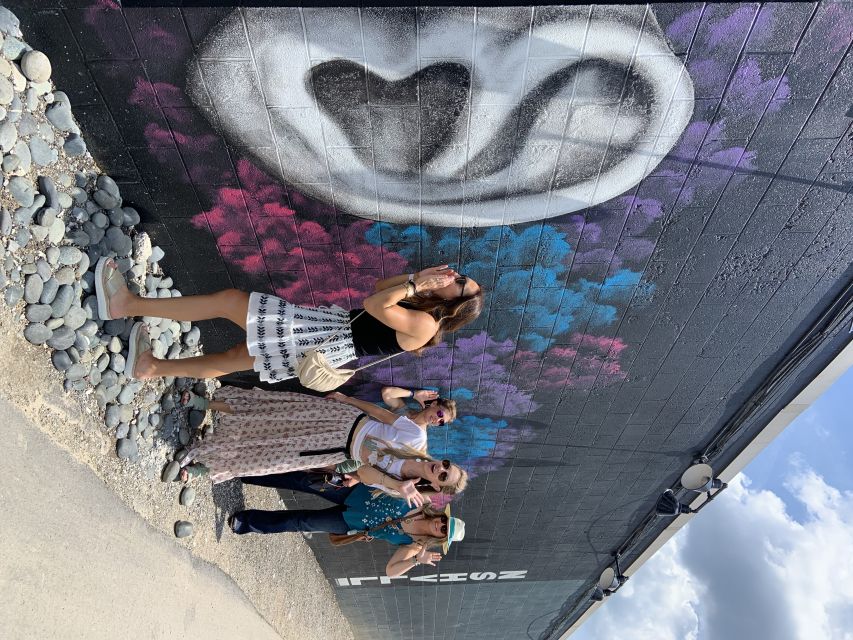 Nashville: Sip n' Shop Guided Walking Tour - Murals and group photos along the route