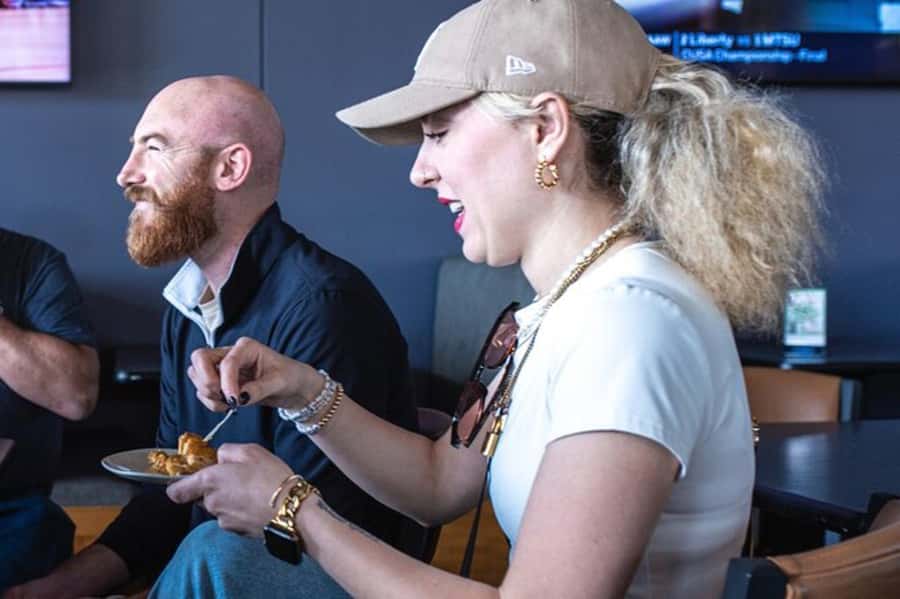 Nashville: Taste of Nashville Food and Sightseeing Van Tour - The guide can make or break the day
