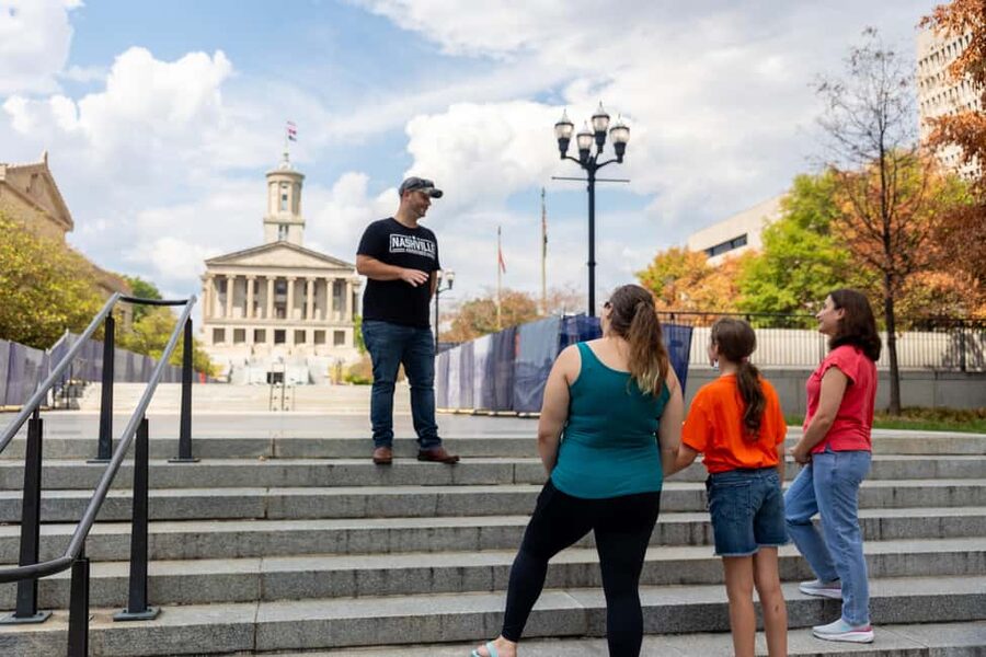 Nashville: The Ryman, Tootsies, Broadway, & Printer's Alley - The Tennessee State Capitol and Nashville’s civic side