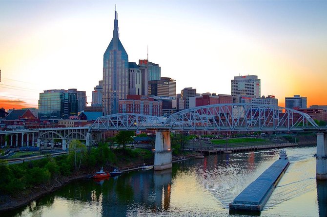 Nashville VIP Style Private Tour with Local Singer-Songwriter - A Nashville orientation with a musician at the wheel
