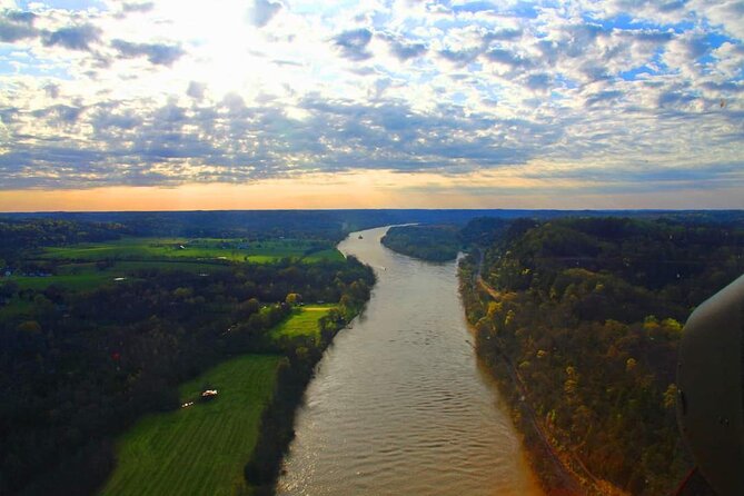 Scenic River & Nature Helicopter Tour from Nashville - Passing one of Nashville’s scenic landmarks